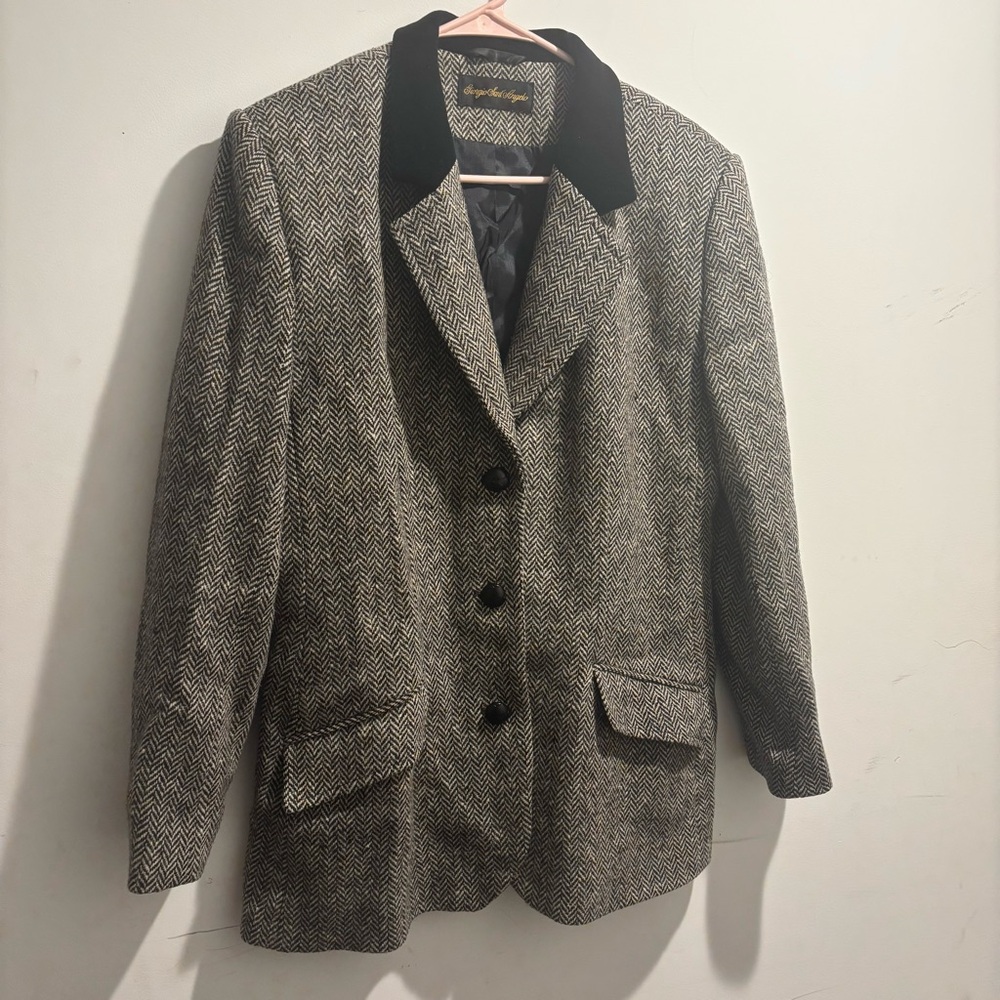 Women’s Vintage Herringbone Blazer 100% Pure Wool with Black Velvet Collar